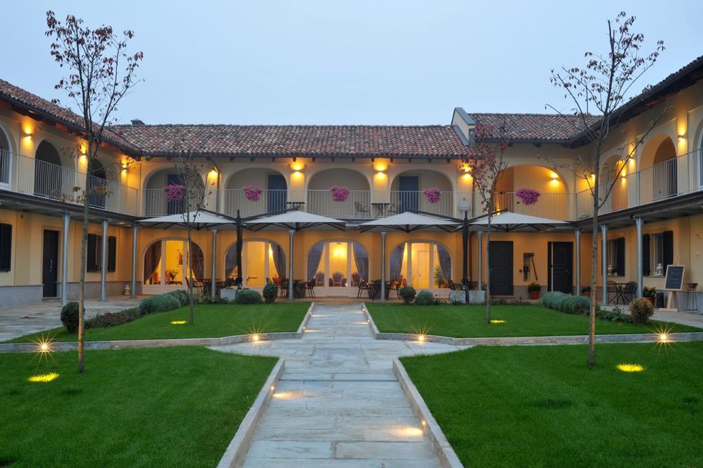 Agriturismo Cascina Varie Castagnito Eksteriør billede