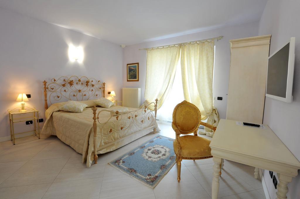 Agriturismo Cascina Varie Castagnito Eksteriør billede
