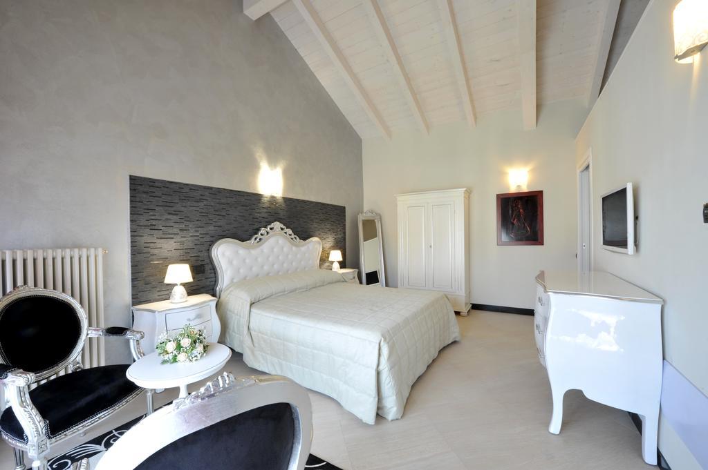 Agriturismo Cascina Varie Castagnito Eksteriør billede