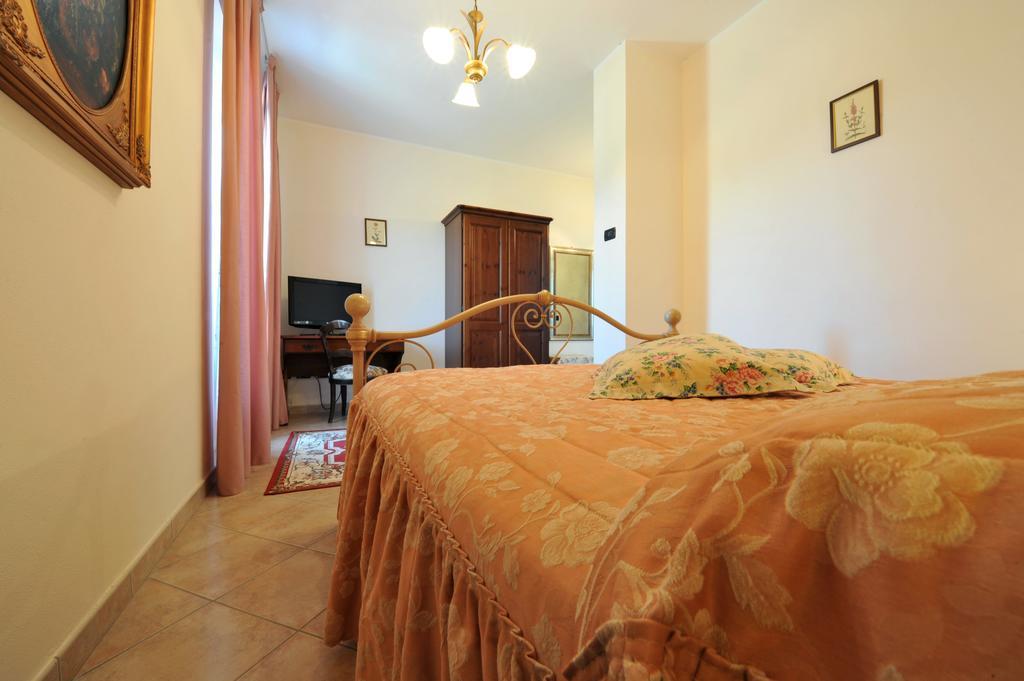 Agriturismo Cascina Varie Castagnito Eksteriør billede