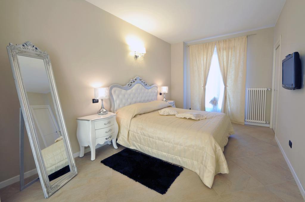 Agriturismo Cascina Varie Castagnito Eksteriør billede