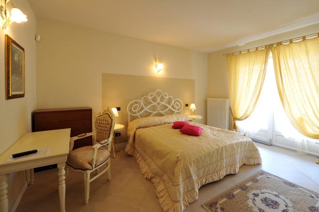 Agriturismo Cascina Varie Castagnito Eksteriør billede