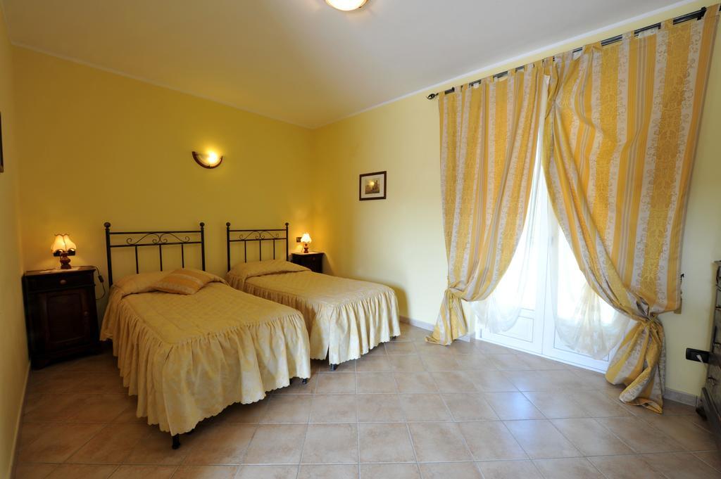 Agriturismo Cascina Varie Castagnito Eksteriør billede