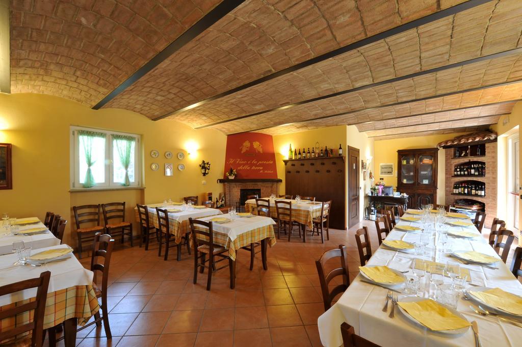 Agriturismo Cascina Varie Castagnito Eksteriør billede